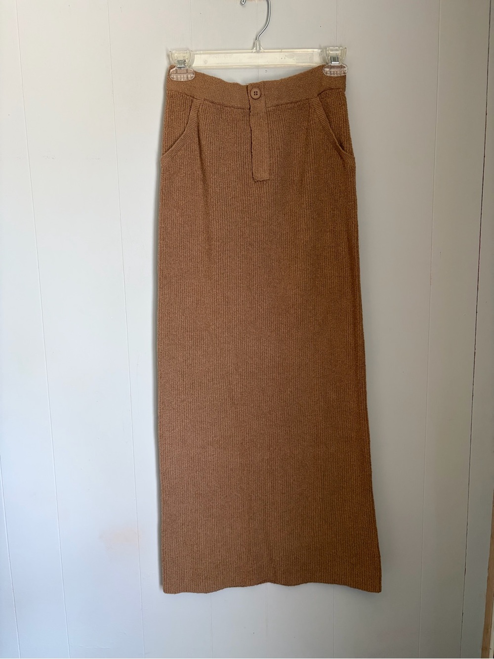 Commense Ribbed Maxi Skirt in Camel Brown